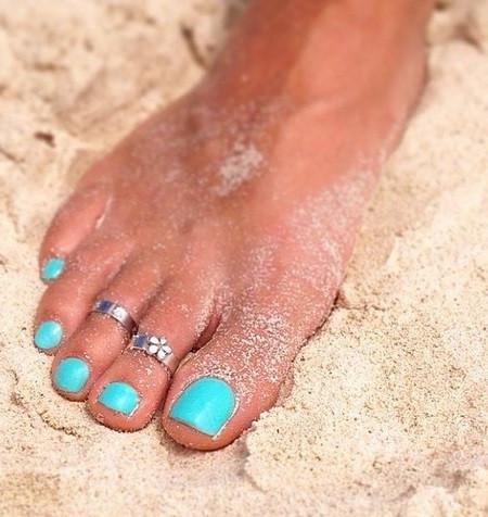 Beach Toes Turquoise nail varnish