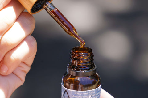 cbd tincture and persons hand