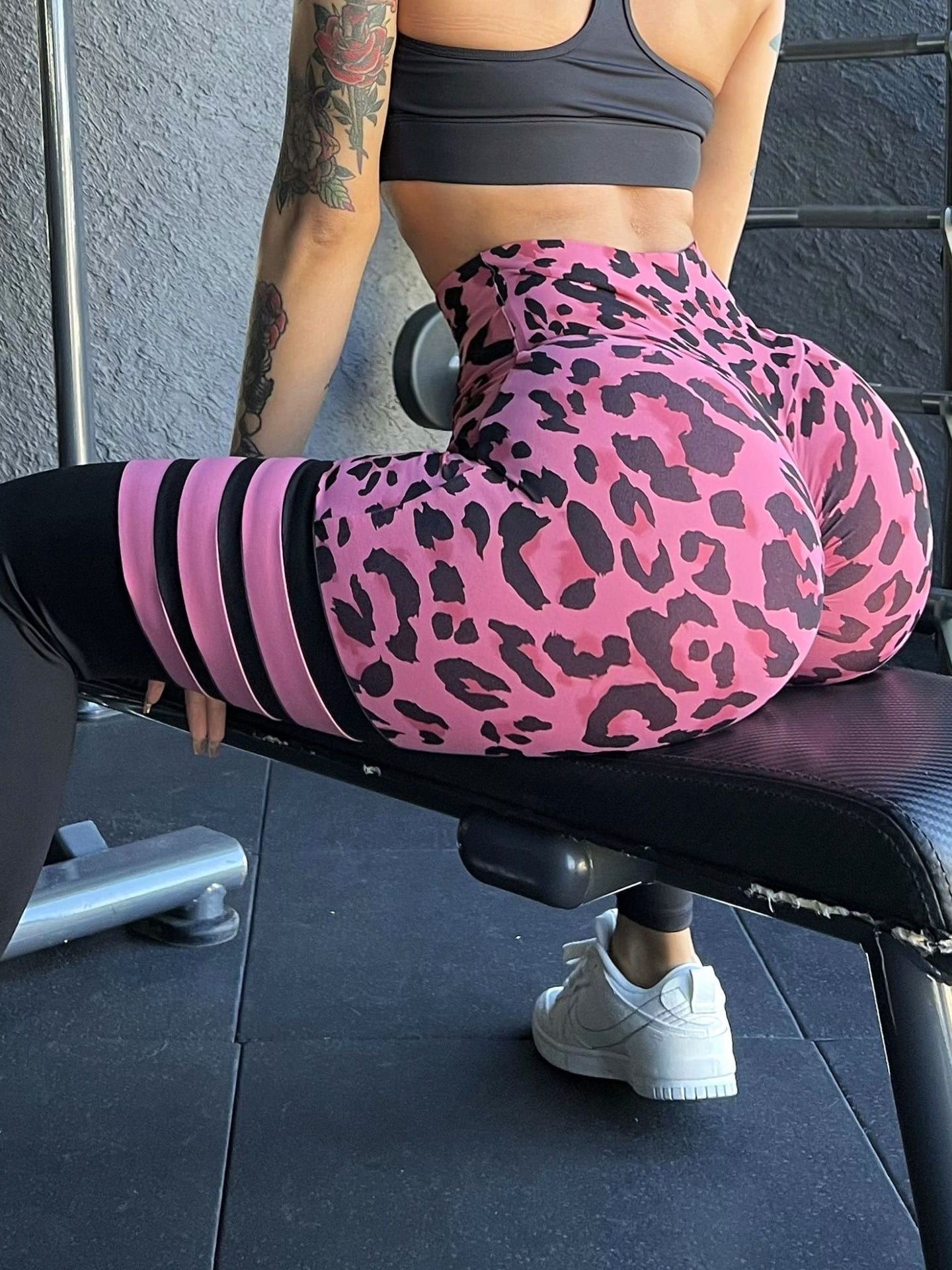 ZASUWA Female Leopard Print Scrunch Bum Leggings