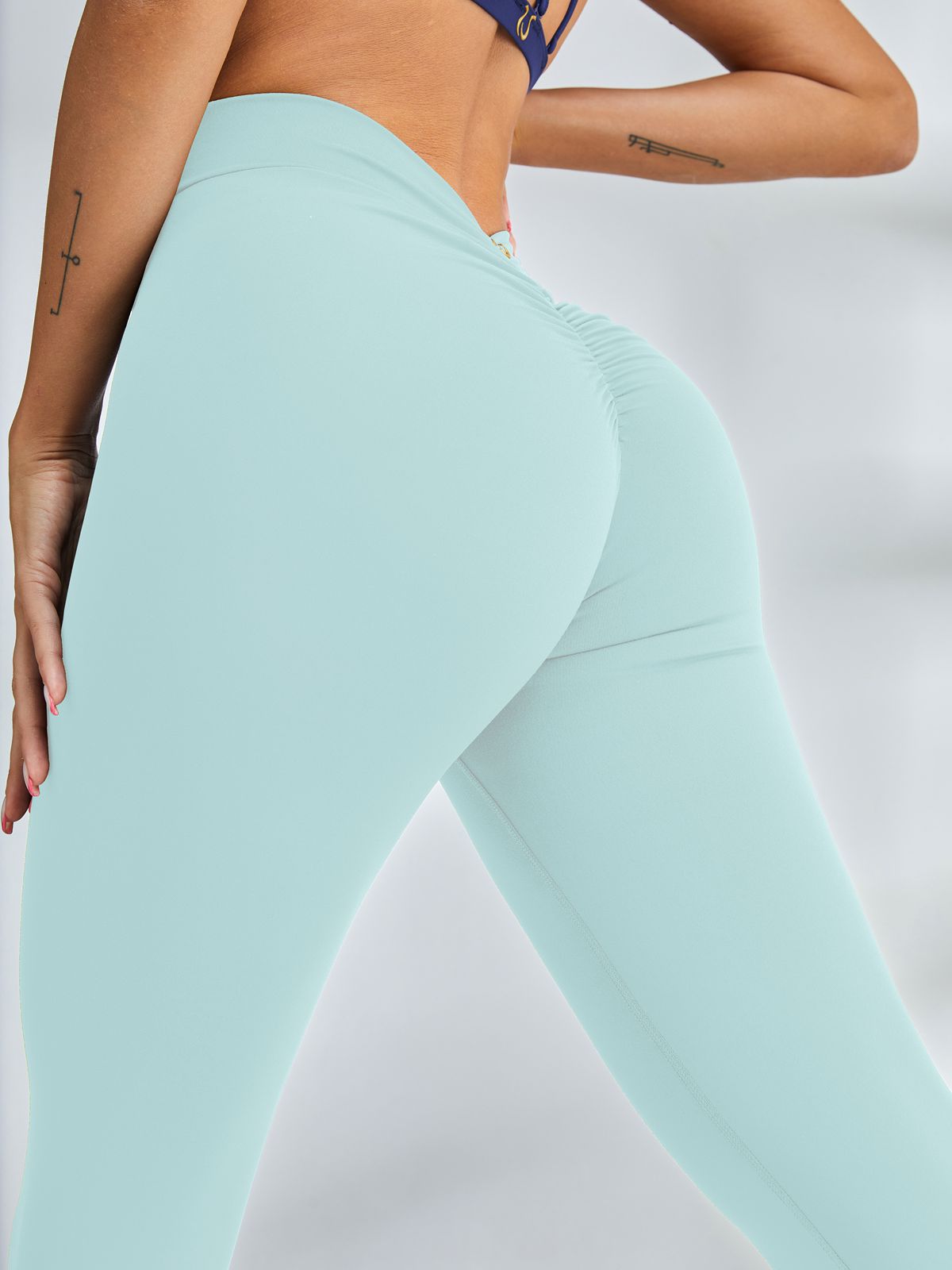 ZASUWA Female Scrunch Bum Deep V Back Leggings