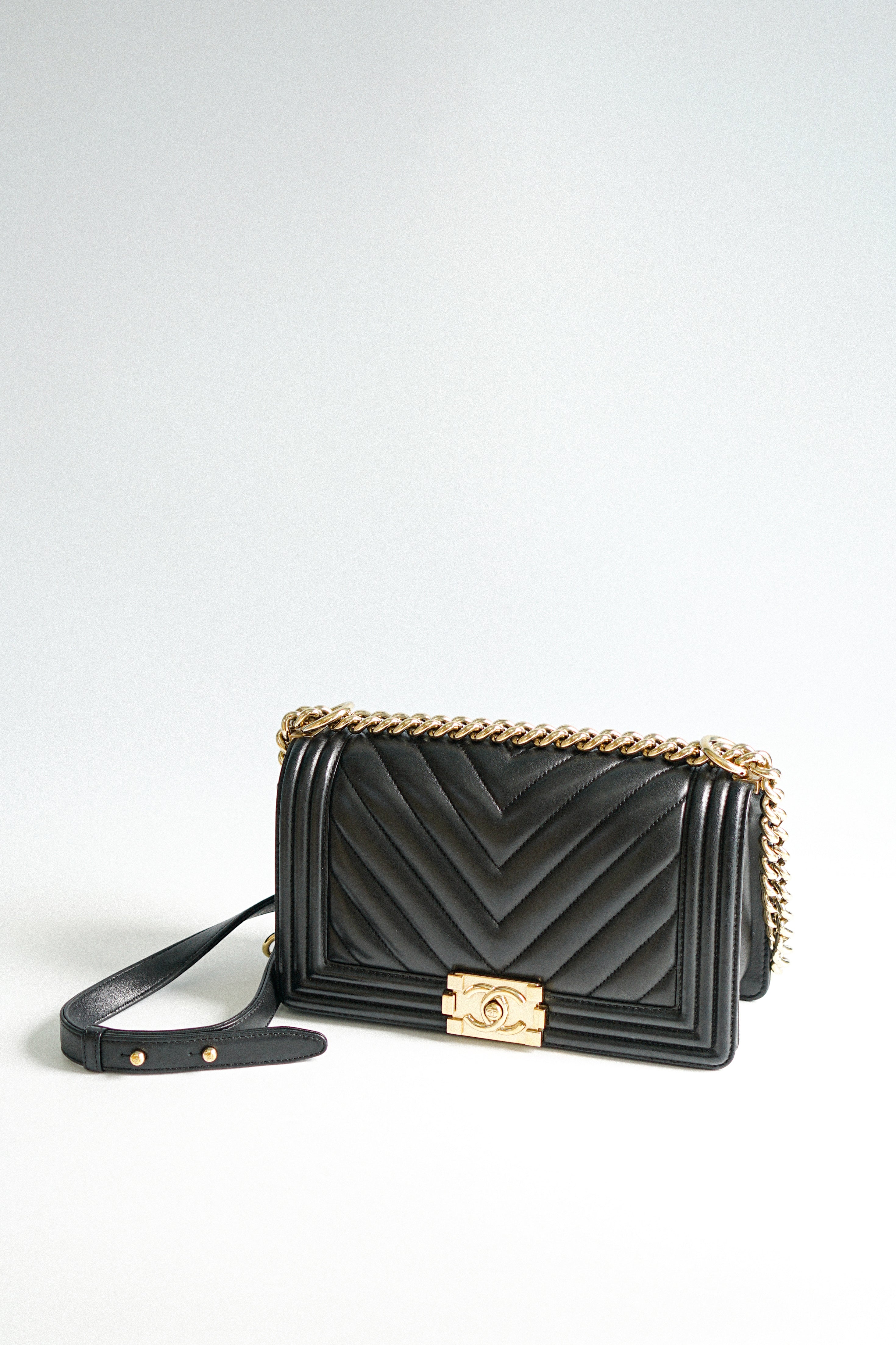 Chanel Gabrielle Hobo Medium – allprelovedonly