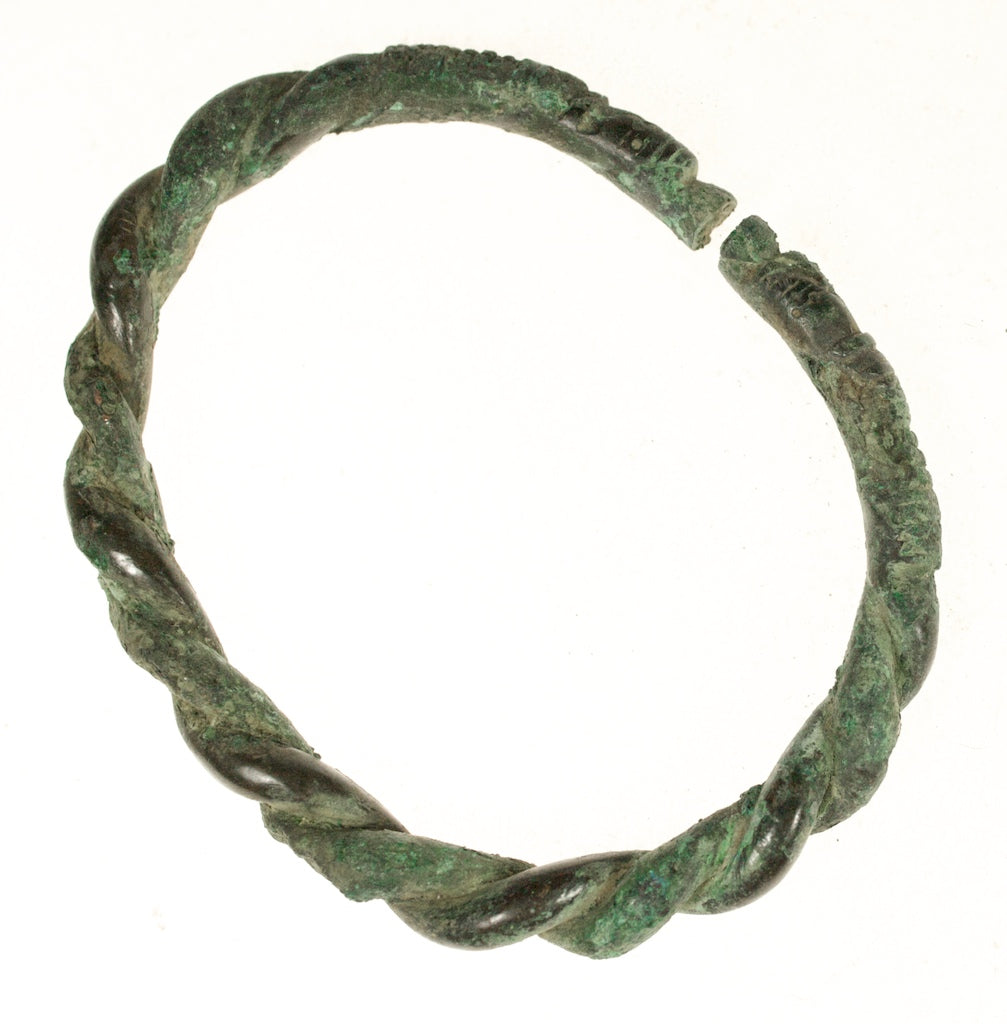 Excavated bracelet