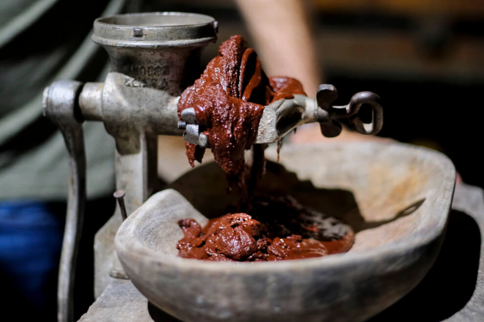 Melanger: a stone grinder containing crushed cacao nibs