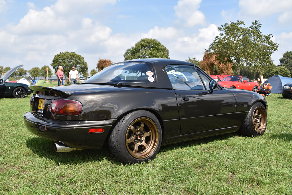 black and bronze na miata stance