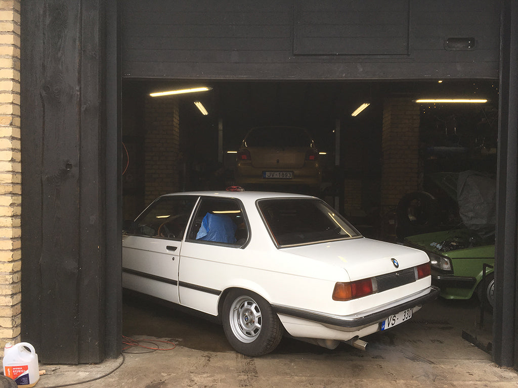 lowered white bmw e21 stance