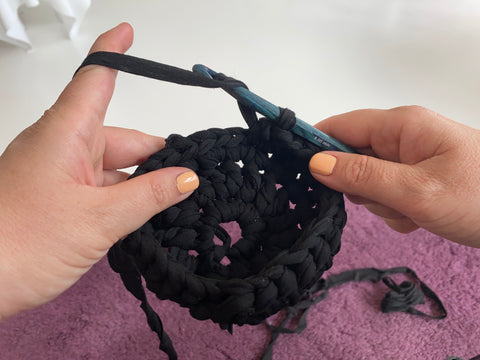 Crocheting the base of the pot plant cover or basket using a yarn created from a t-shirt