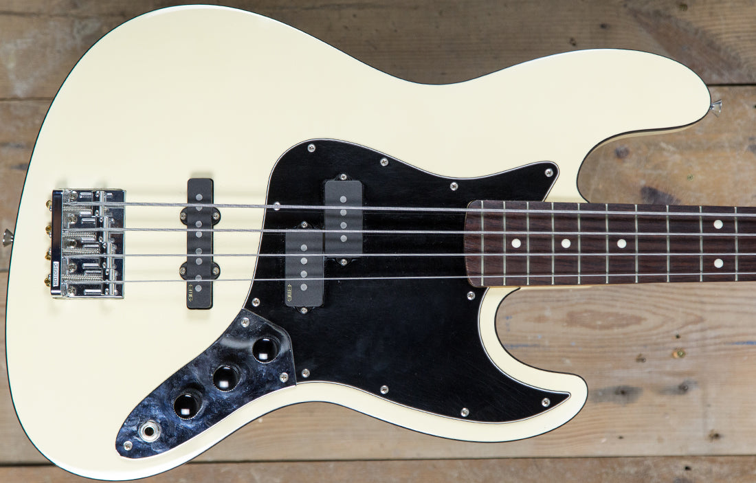 Jazz bass x precision bass.... no mesmo baixo??? Body-Front_c38f076f-3601-4db1-b300-52d25f9db8a9