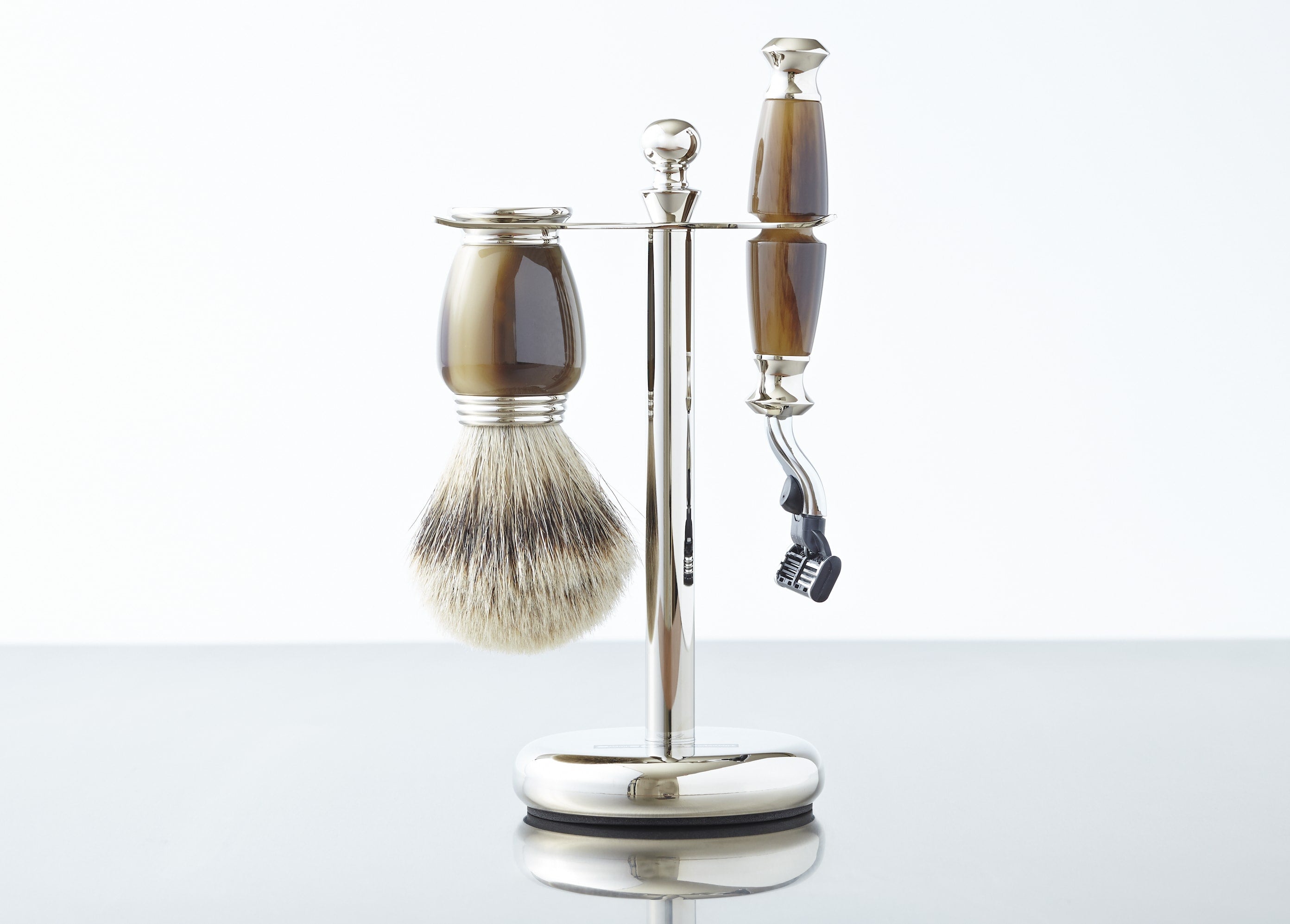GALALITH HANDLE SHAVE SET WITH BADGER TIP BRUSH