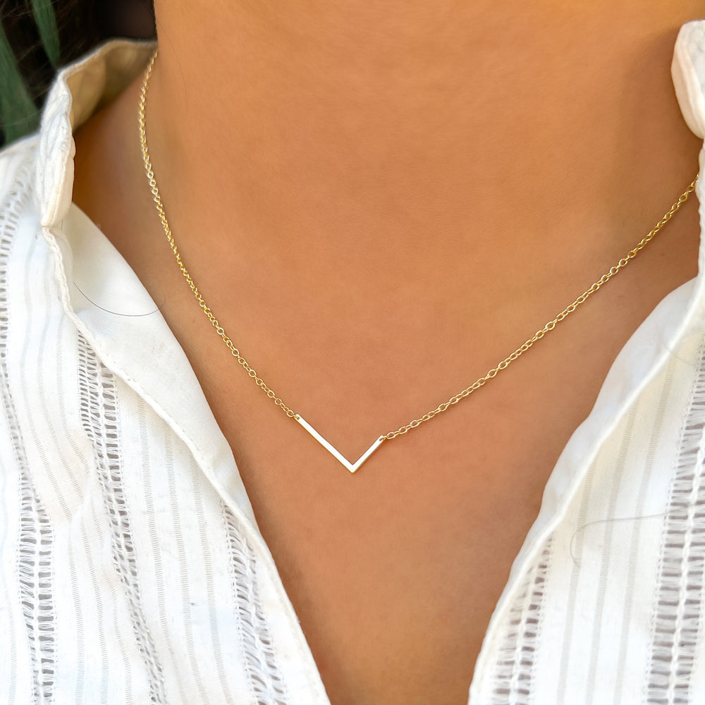 14K Gold Cursive Sideway Initial necklace – E&E PROJECT