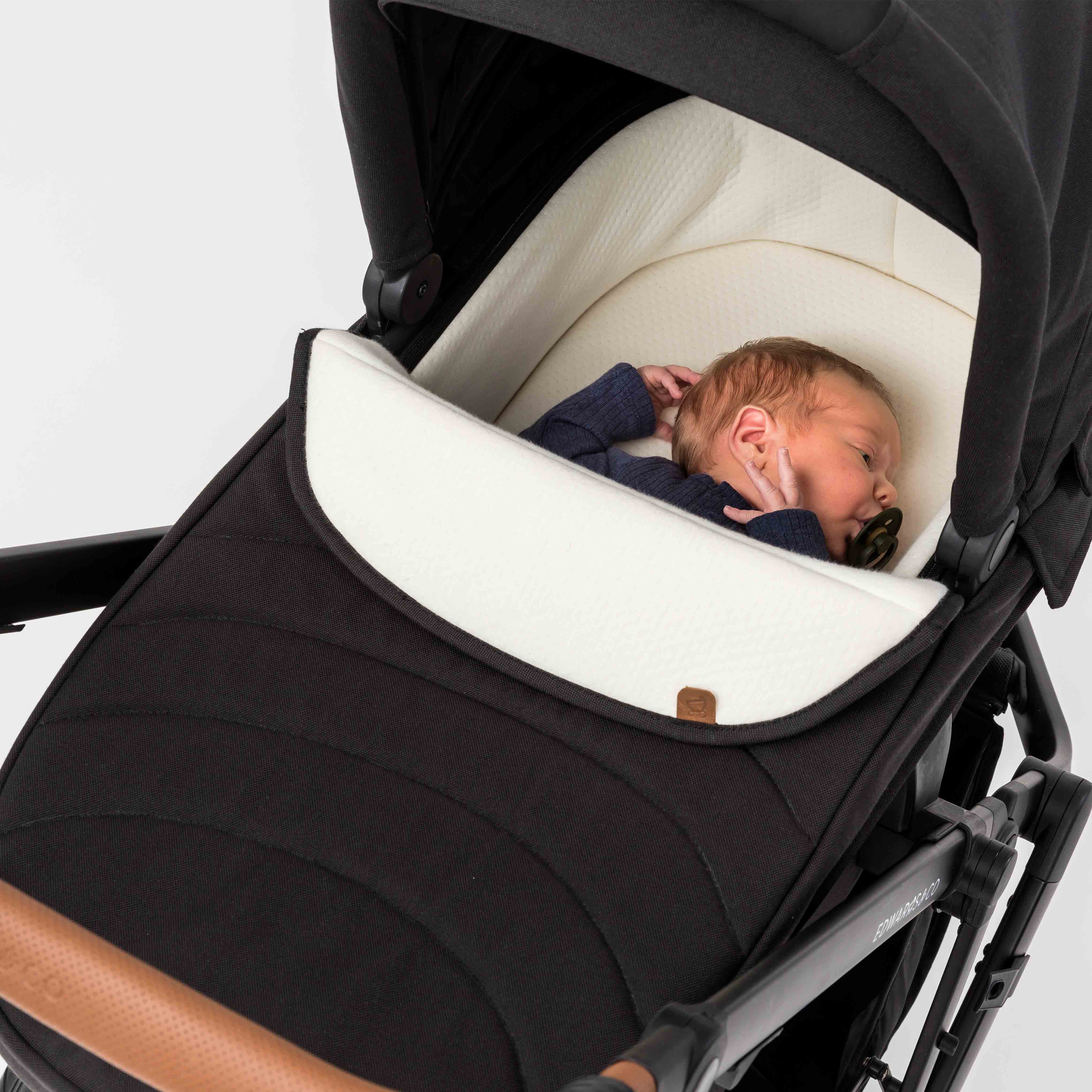 how to put baby in carrycot pram