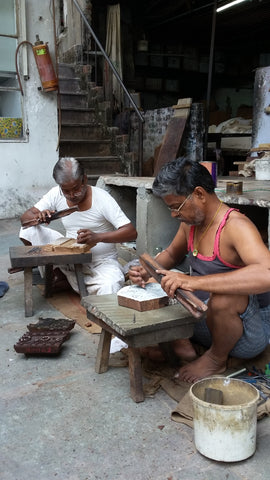 Kolka artisans at work - wood carving