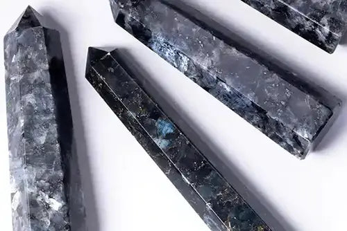 Flashy larvikite generator towers