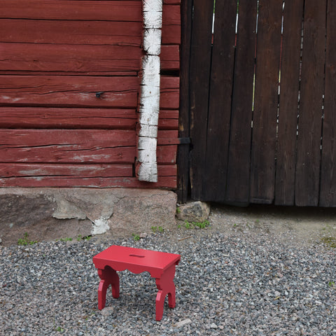 Red Lyyti milking stool