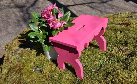 Pink Lyyti milking stool