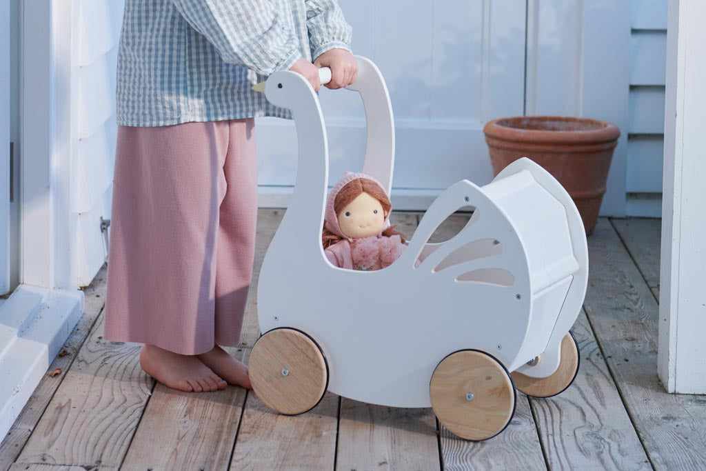 Tender Leaf Swan Pram