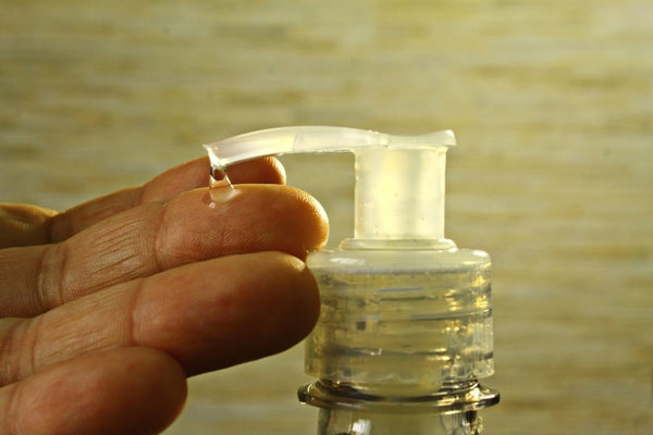 Shampoo with a clear liquid form