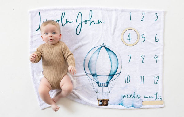 Milestone blanket for recording baby's monthly photos