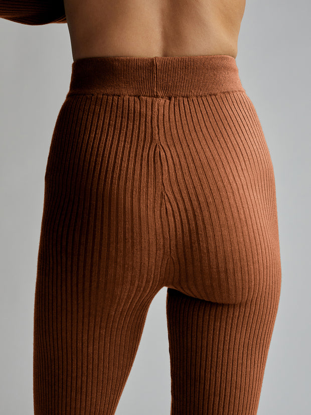 Flared knitted leggings