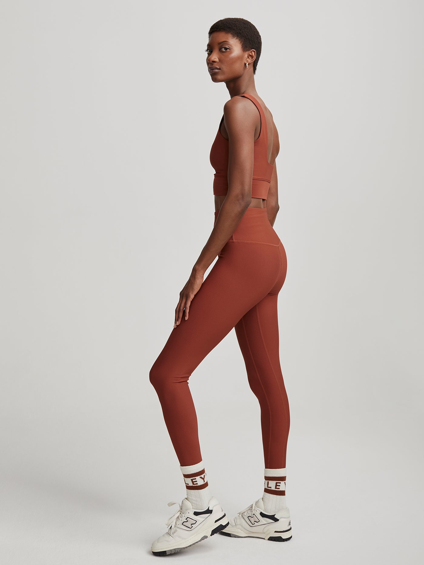 Varley Lets Move Rib High Legging in Chocolate Torte, Brown. Size XS (also  in ).