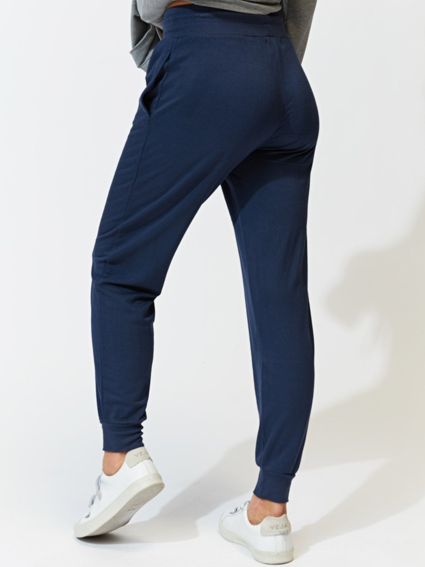 Triblend Slim Jogger in Midnight – Threads 4 Thought