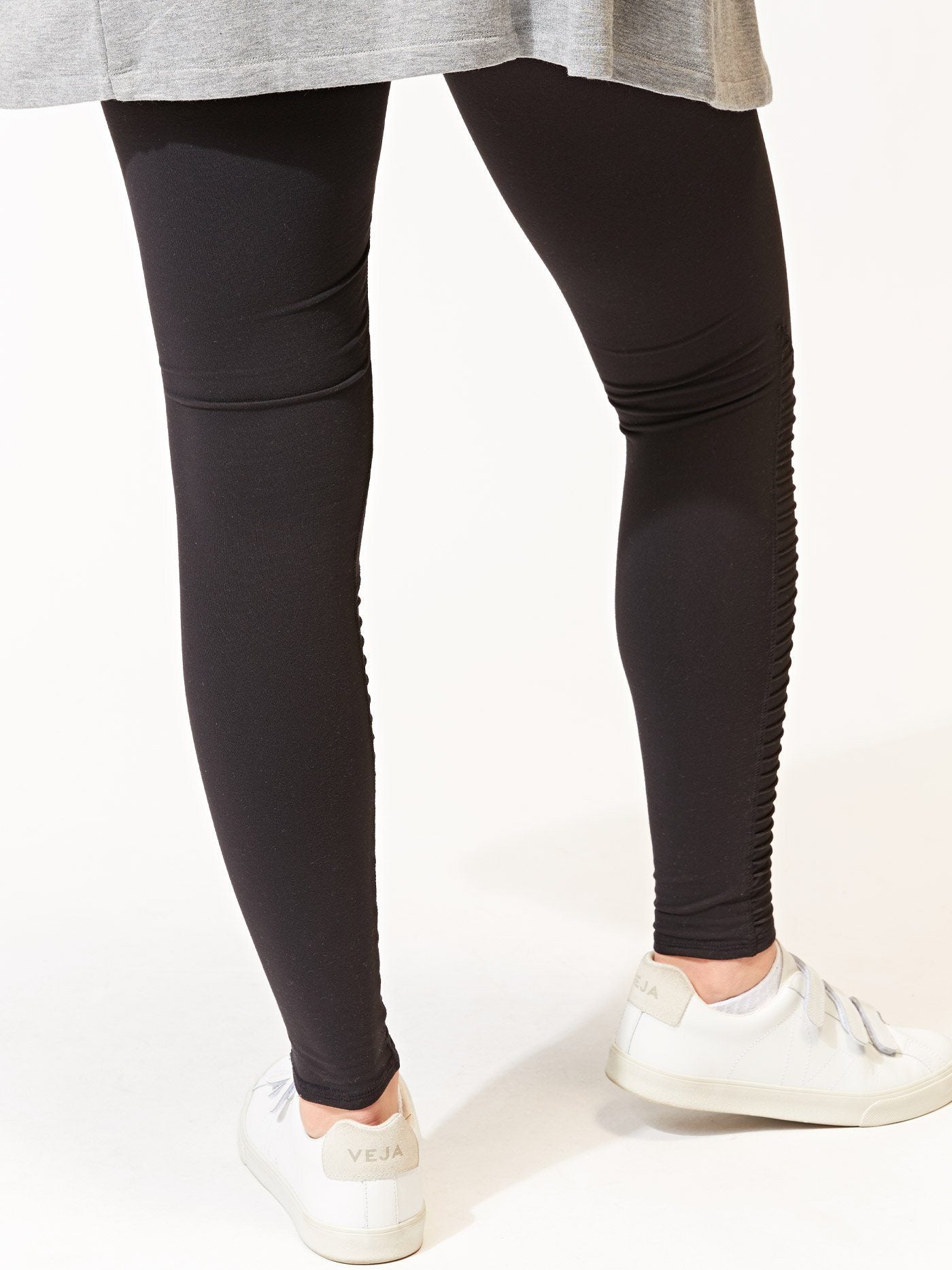 Twisted Threads Boutique - Zenana Mineral Washed Moto Leggings (Regular and  Plus). These wide band moto leggings are super soft and super comfy. If in  between sizes, size up. Made of high