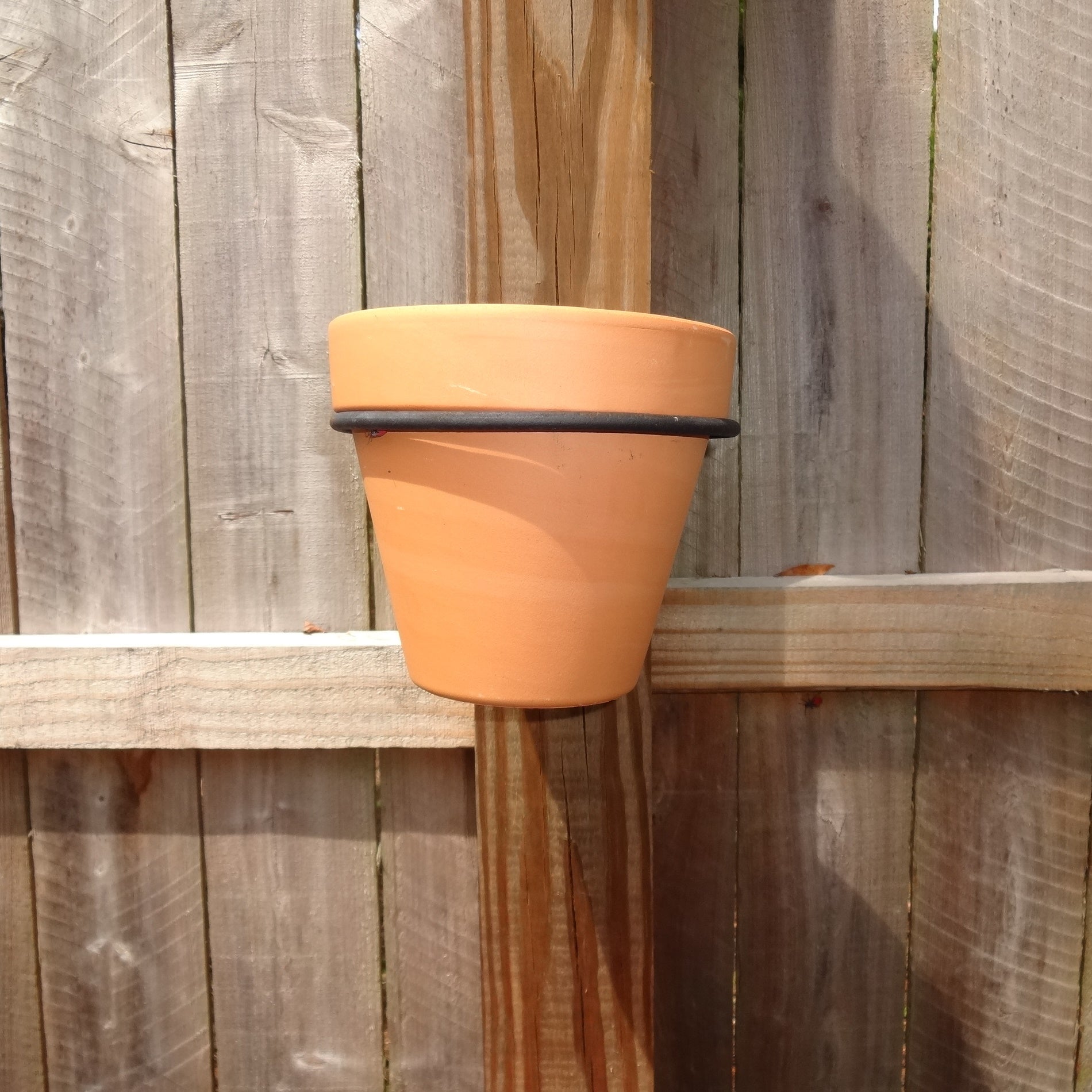 Flower Pot Ring w/Invisible Mount for Standard 6 Inch Terracotta Pot