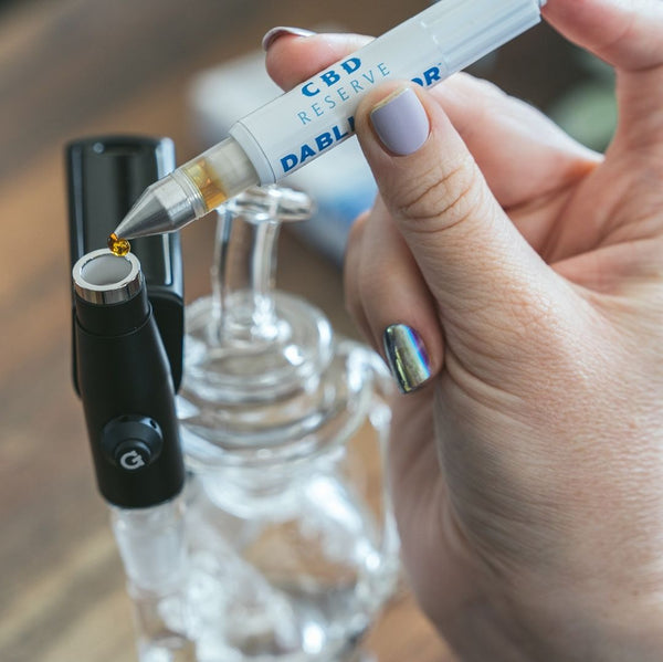 What is dabbing and how does a dab pen work?
