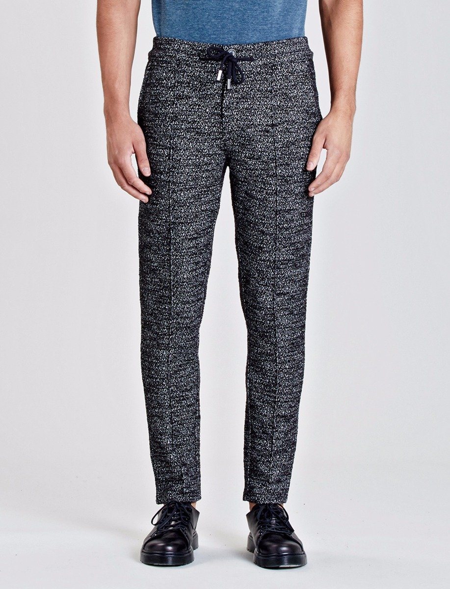 tapered jogging bottoms