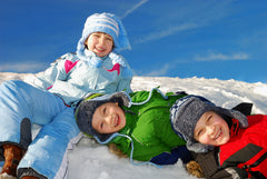 Enfants dans la neige par ICEGRIPPER
