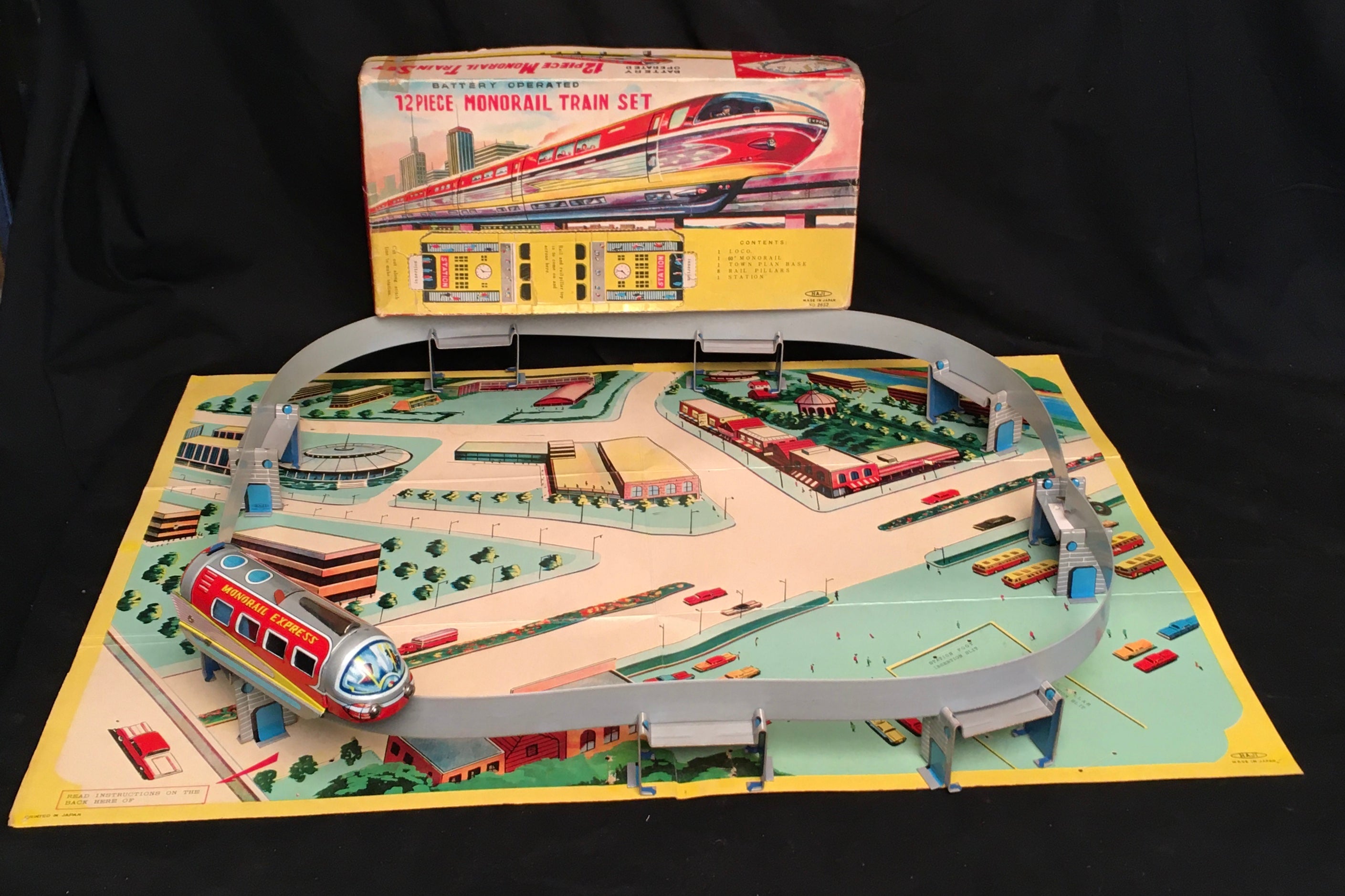 VINTAGE BATTERY OPERATED MINI TRAIN SET 12 PCs