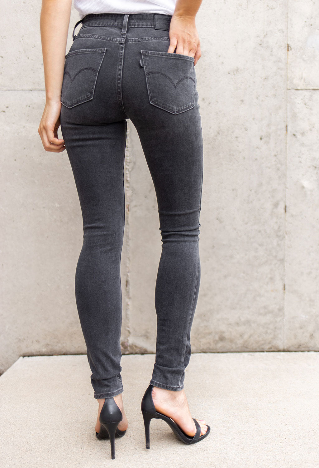 levis high waisted black skinny jeans