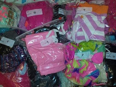 packing kids clothes in zip lock backs for spring break vacation