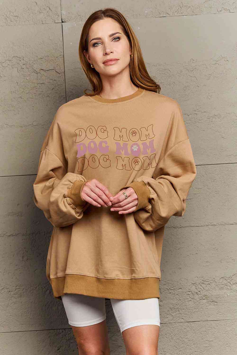 DOG MOM Graphic Sweatshirt