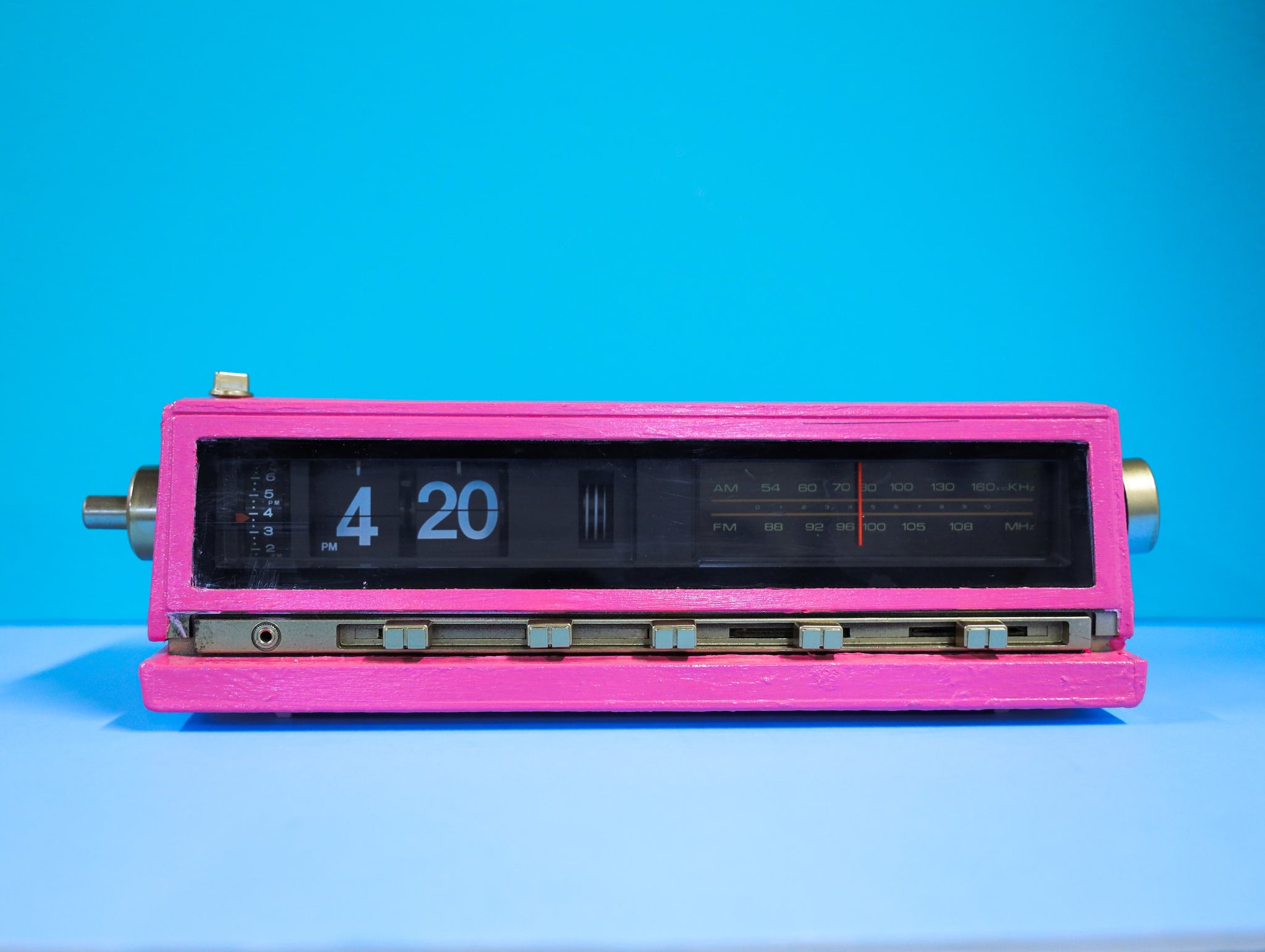 A pink radio dialed to 420, by Joshua Coleman via UNSPLASH
