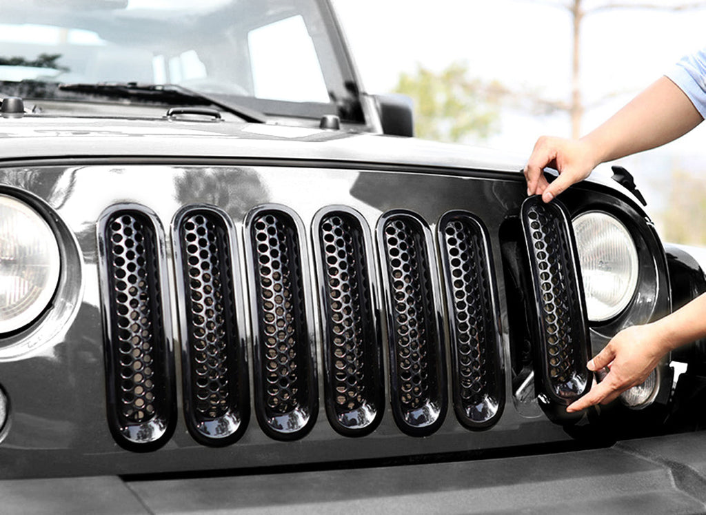 07-18 Jeep Wrangler JK/JKU Aluminum Door Grab Handle Inserts & Black Gas  Fuel Tank Cover & Black Euro Tail Light Covers & Glossy Black Clip-in Mesh  Grill Inserts Combo
