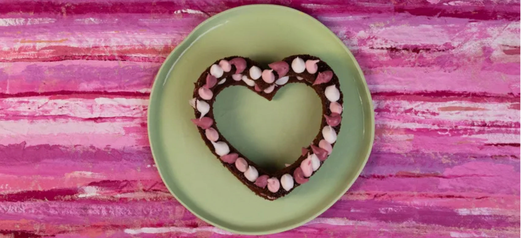 heart shaped valentine's day cake