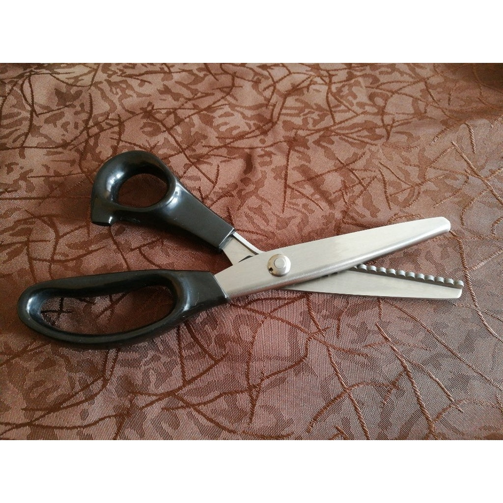 scalloped edge fabric scissors