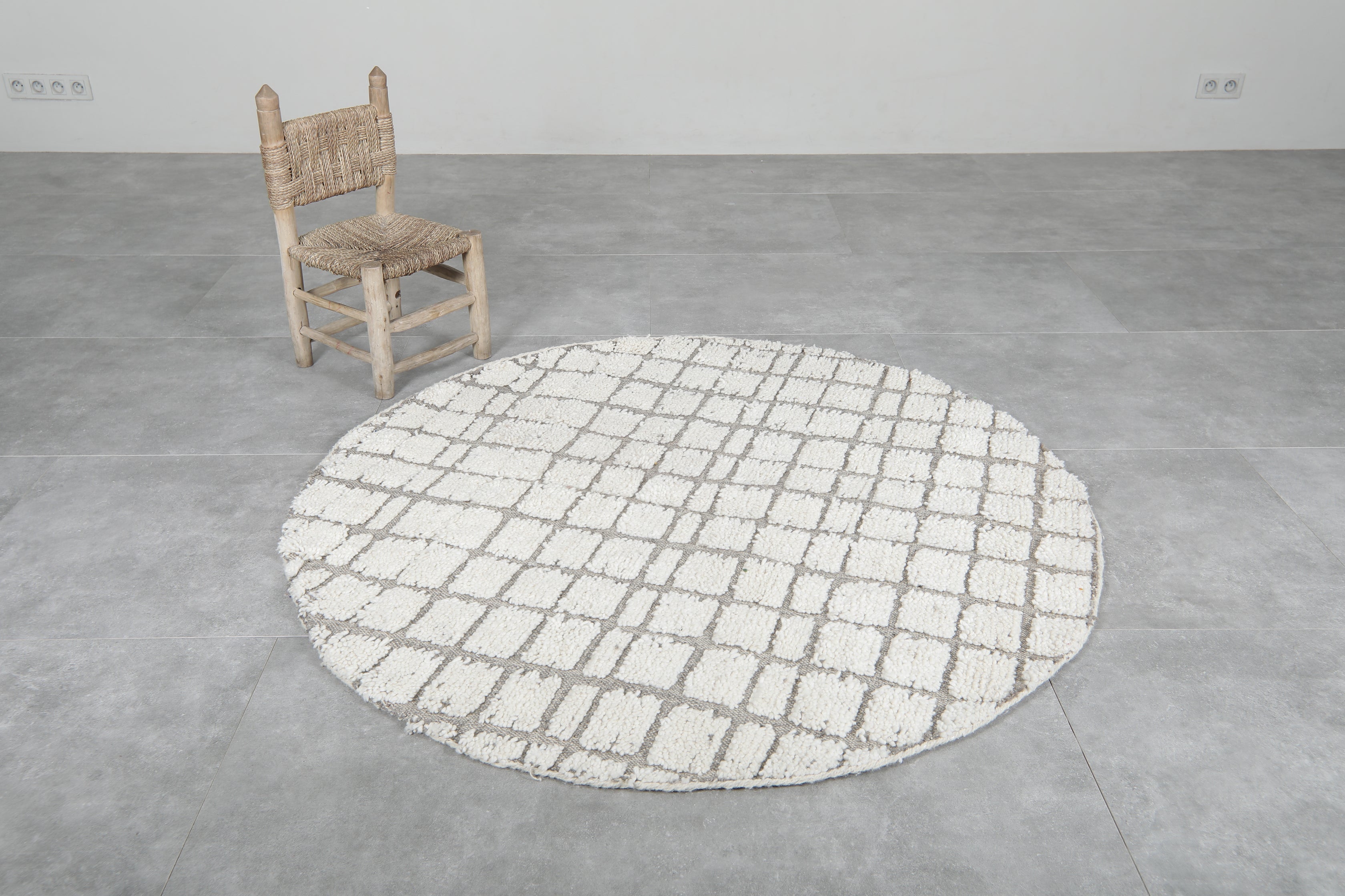 Handmade Moroccan round rug - Custom size grid pattern