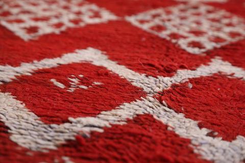 alfombra marroquí roja