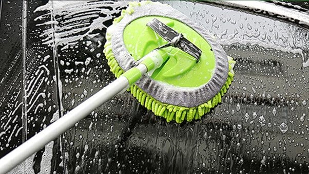 Someone washing Black Car with CarCarez 2-in-1 Telescopic Chenille Car Wash Mop Blog Image