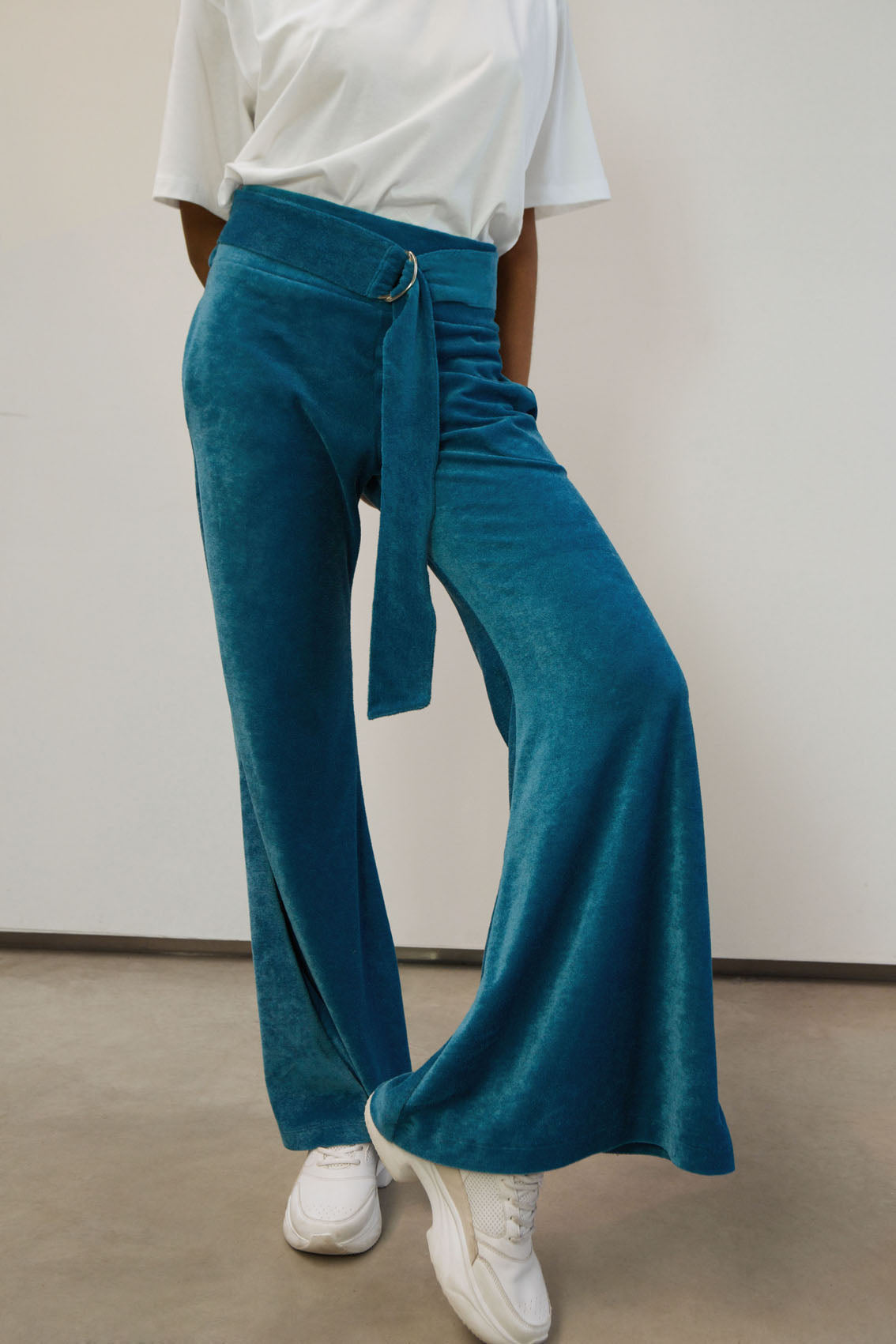 go as u.r. velours flared trousers made from recycled fibres | bright blue