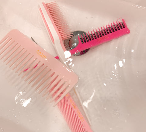 Salon tools: Comb Cleaner