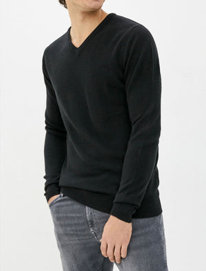 Silvo Soft Cashmillon V Neck Jumper In Black - Kensington Eastside