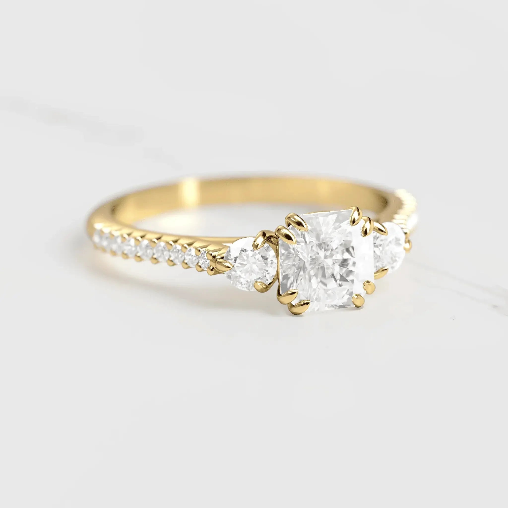 ASSCHER HALF PAVE DIAMOND RING WITH ACCENT STONES - 18k yellow gold / 0.75ct / lab diamond