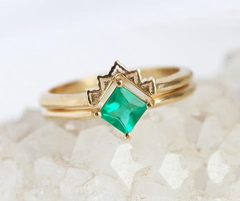 Emerald solitaire with a matching lace ring