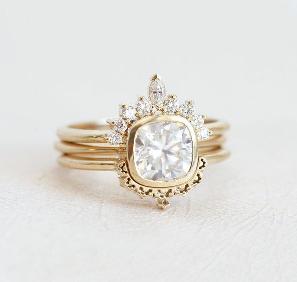 A romantic moissanite & diamond lace ring set