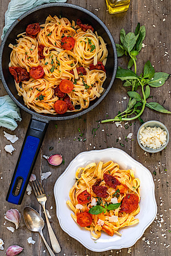 Pasta with dried tomato sauce – Cocina con BRA