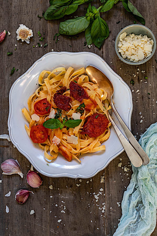 Pasta with dried tomato sauce – Cocina con BRA