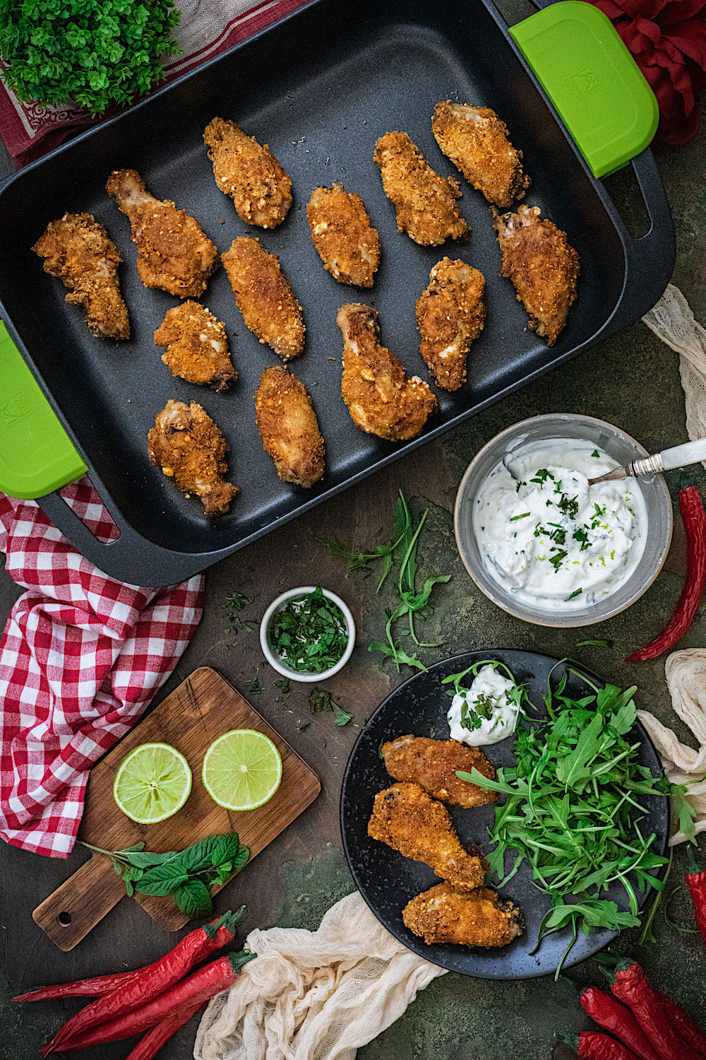 Alitas de pollo crujientes buffalo con salsa de yogur – Cocina con BRA