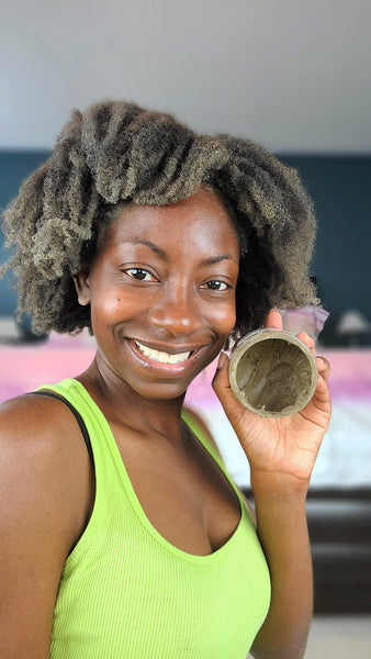 Type 4 curly hair using rhassoul clay